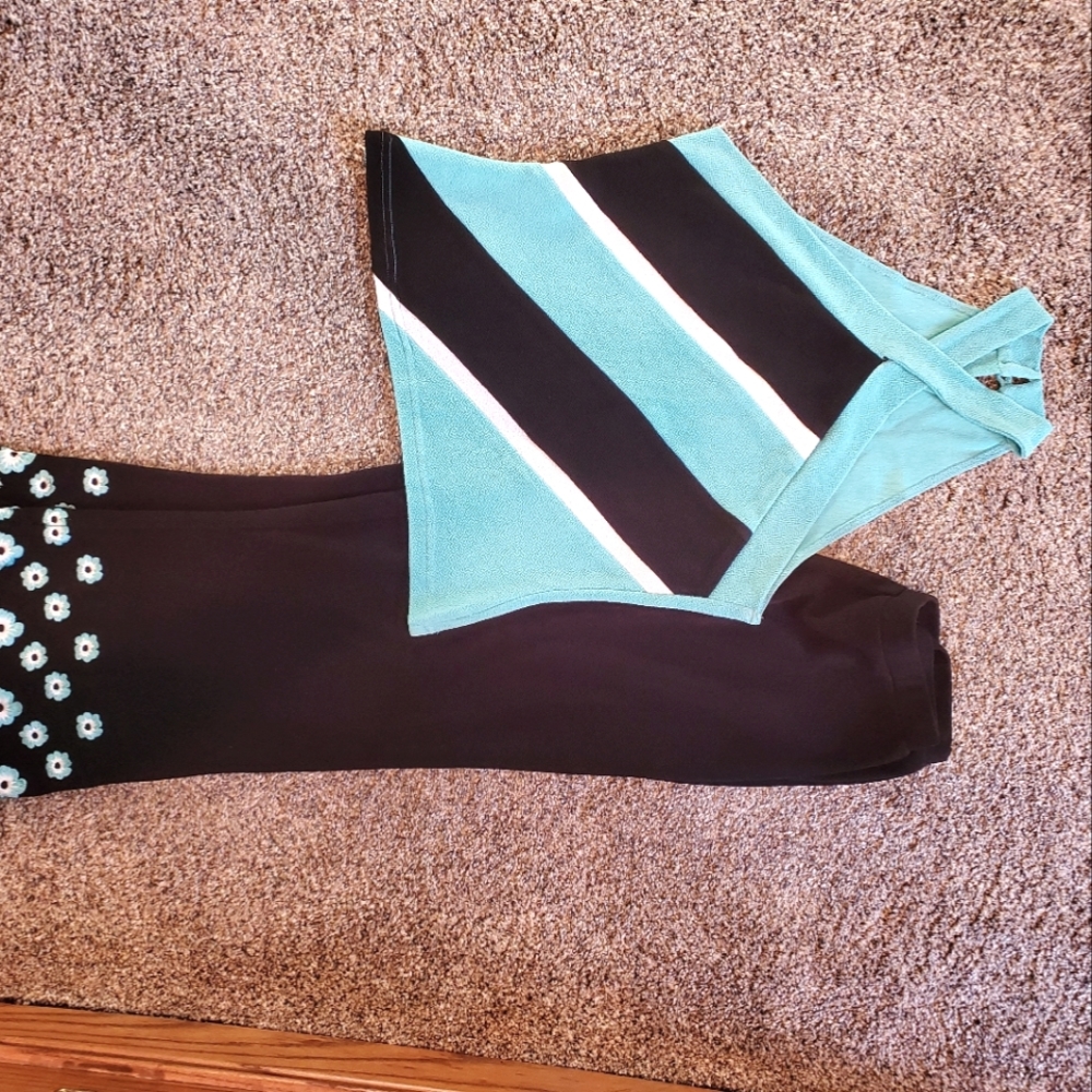 Nueva Coordinating Capri Set, Size 8 (Fits like Size 4-6) Tourqoise and black